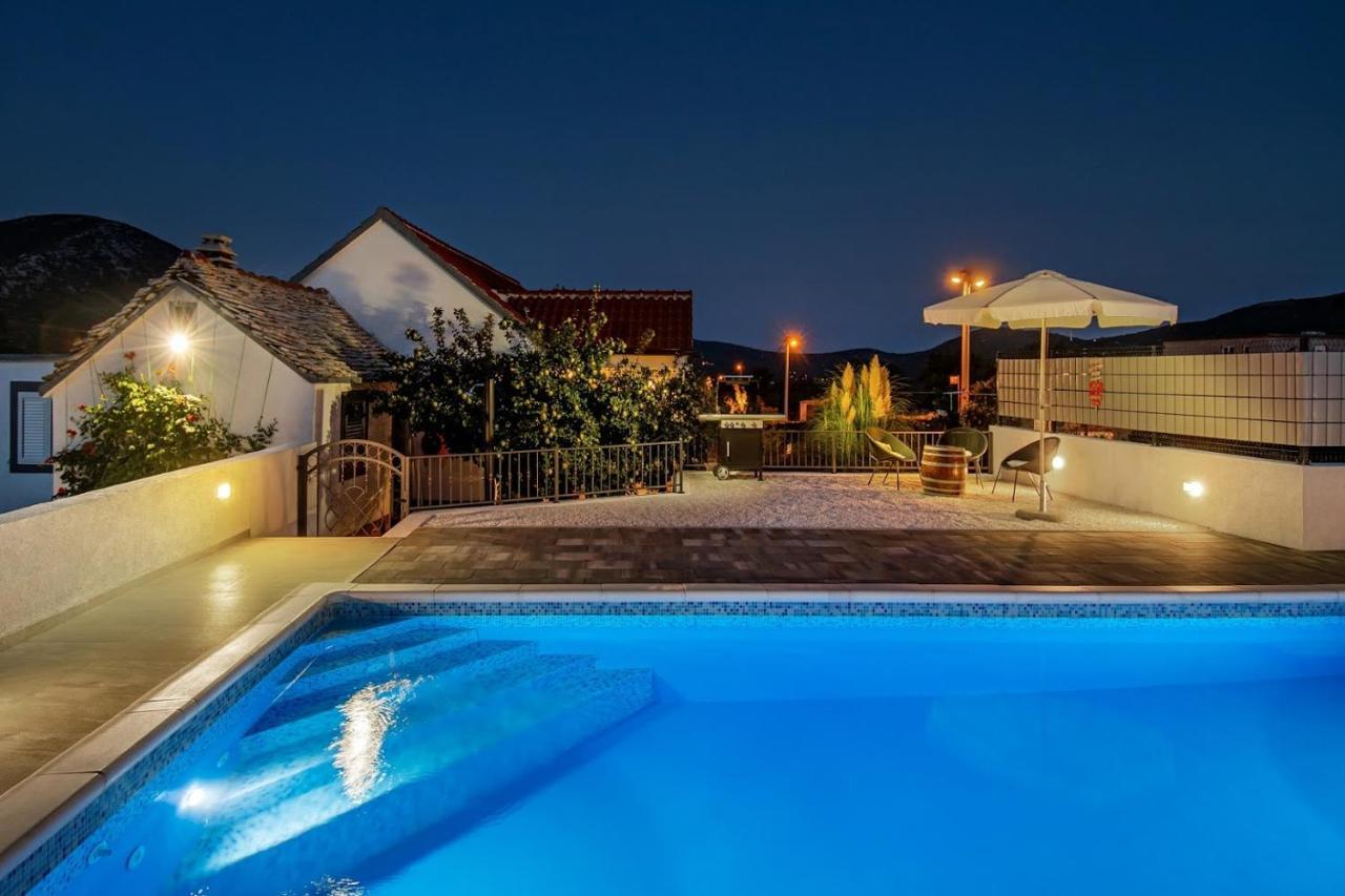 Вилла House Camellia With Fenced Pool And Playground Blizna Donja Экстерьер фото