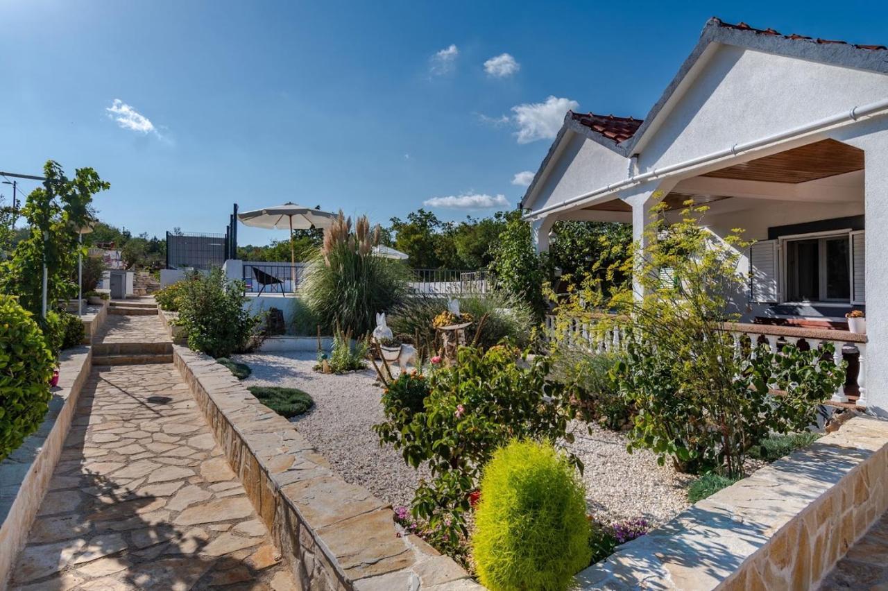 Вилла House Camellia With Fenced Pool And Playground Blizna Donja Экстерьер фото