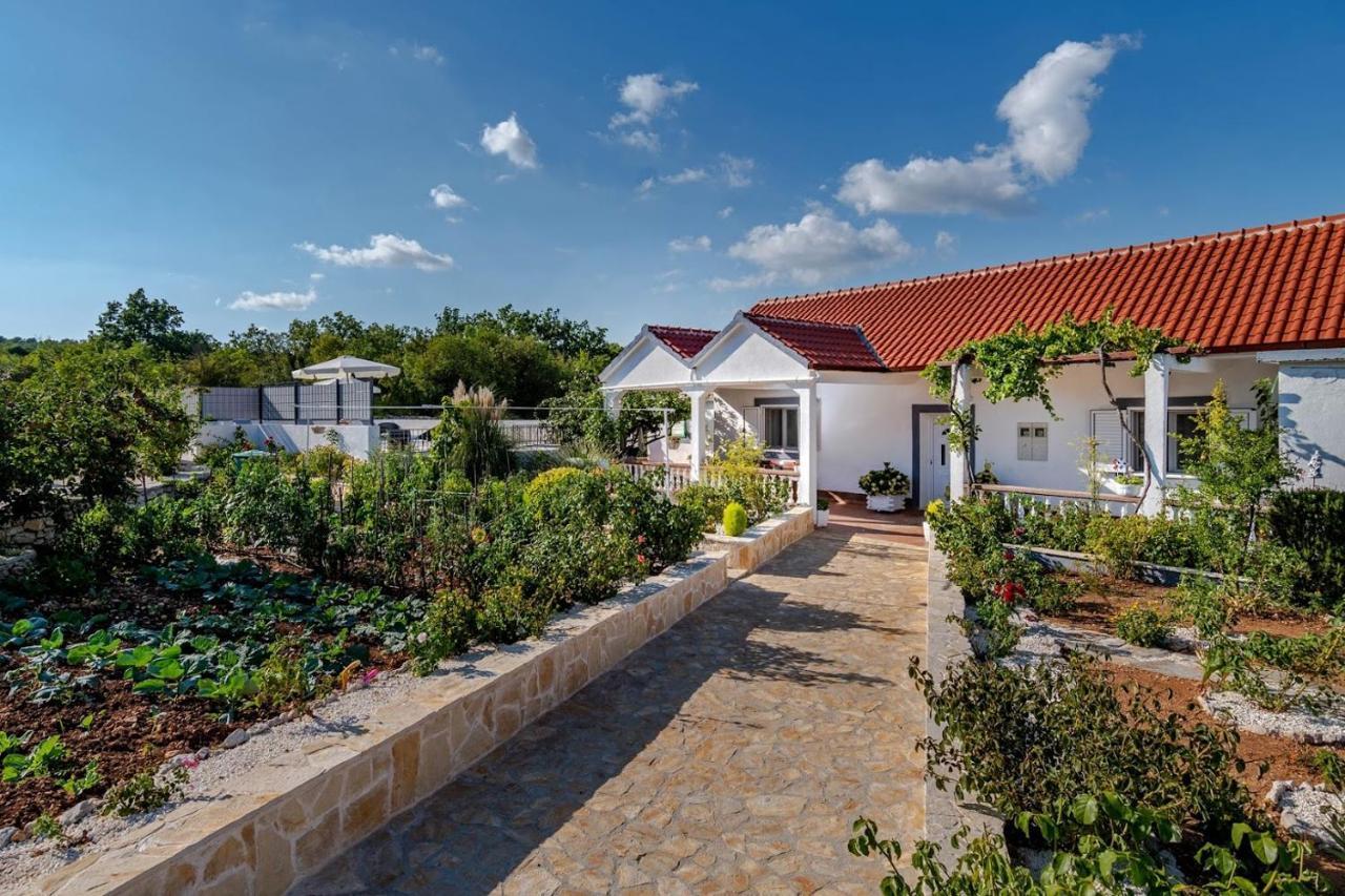 Вилла House Camellia With Fenced Pool And Playground Blizna Donja Экстерьер фото