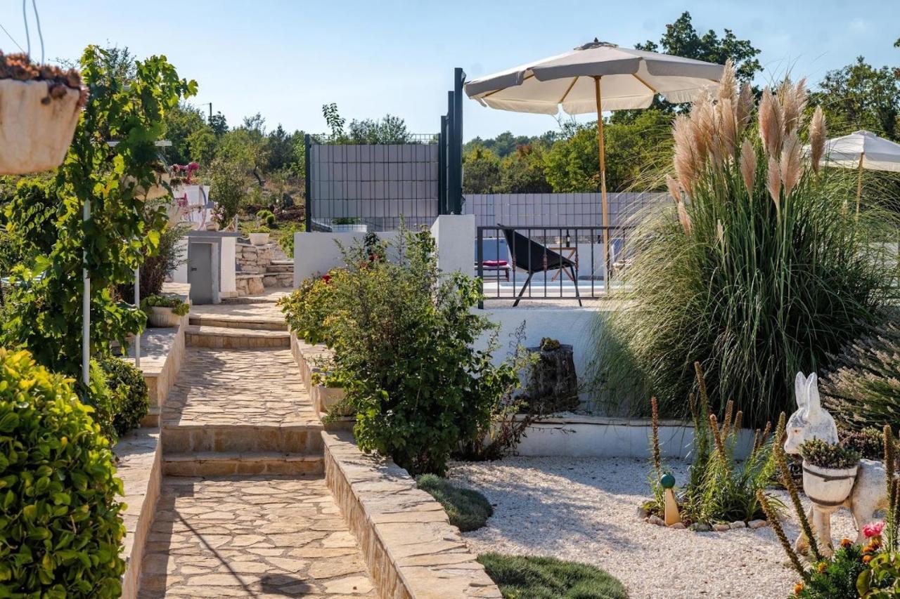 Вилла House Camellia With Fenced Pool And Playground Blizna Donja Экстерьер фото
