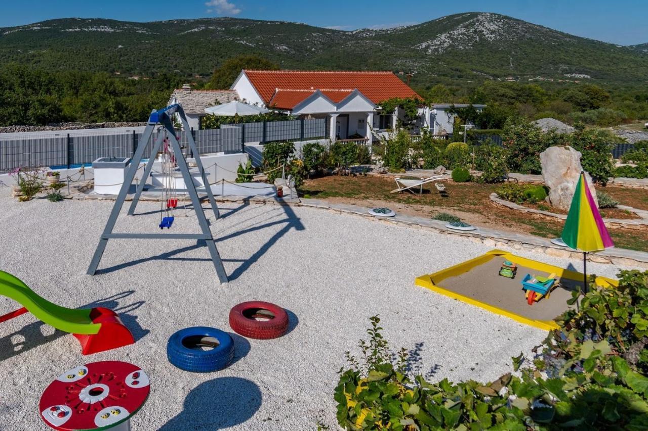 Вилла House Camellia With Fenced Pool And Playground Blizna Donja Экстерьер фото