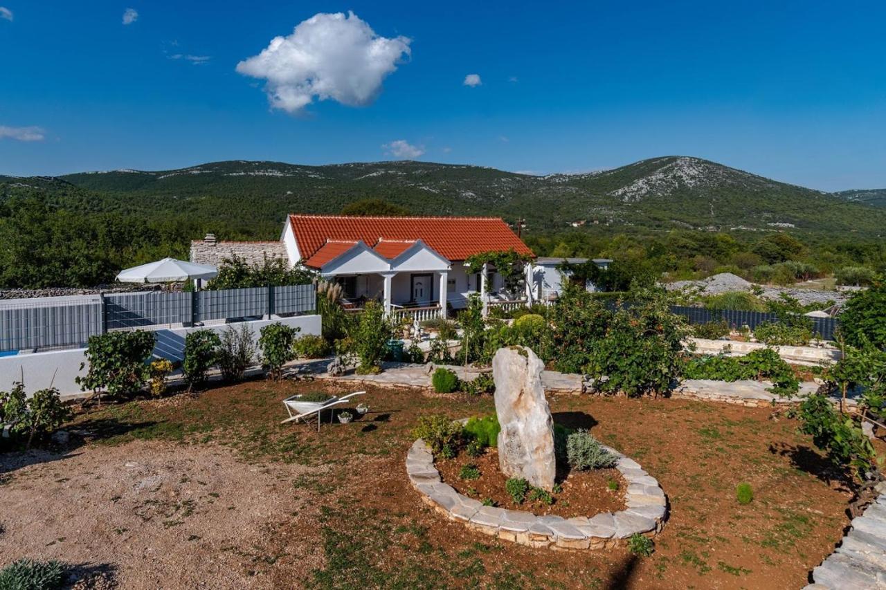 Вилла House Camellia With Fenced Pool And Playground Blizna Donja Экстерьер фото